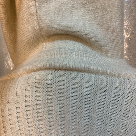POL Cozy Cream and Gray Color Block Hooded Sweater - Picture 6 of 7